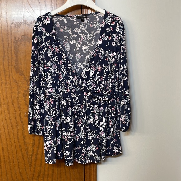 LANE BRYANT NWOT Womens Size 14/16 Floral Printed Crossover Blouse Top Blue Pink - Picture 3 of 12
